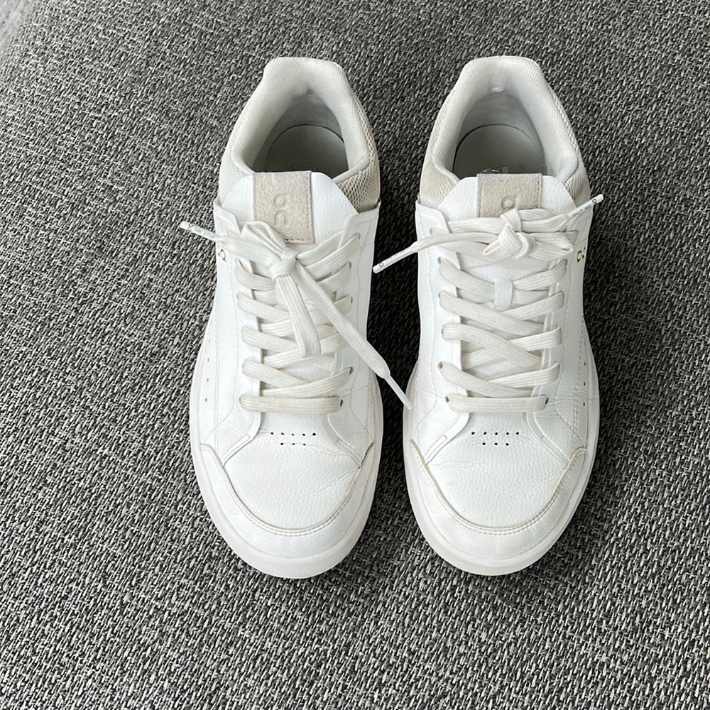 On Roger Advantage sneakers